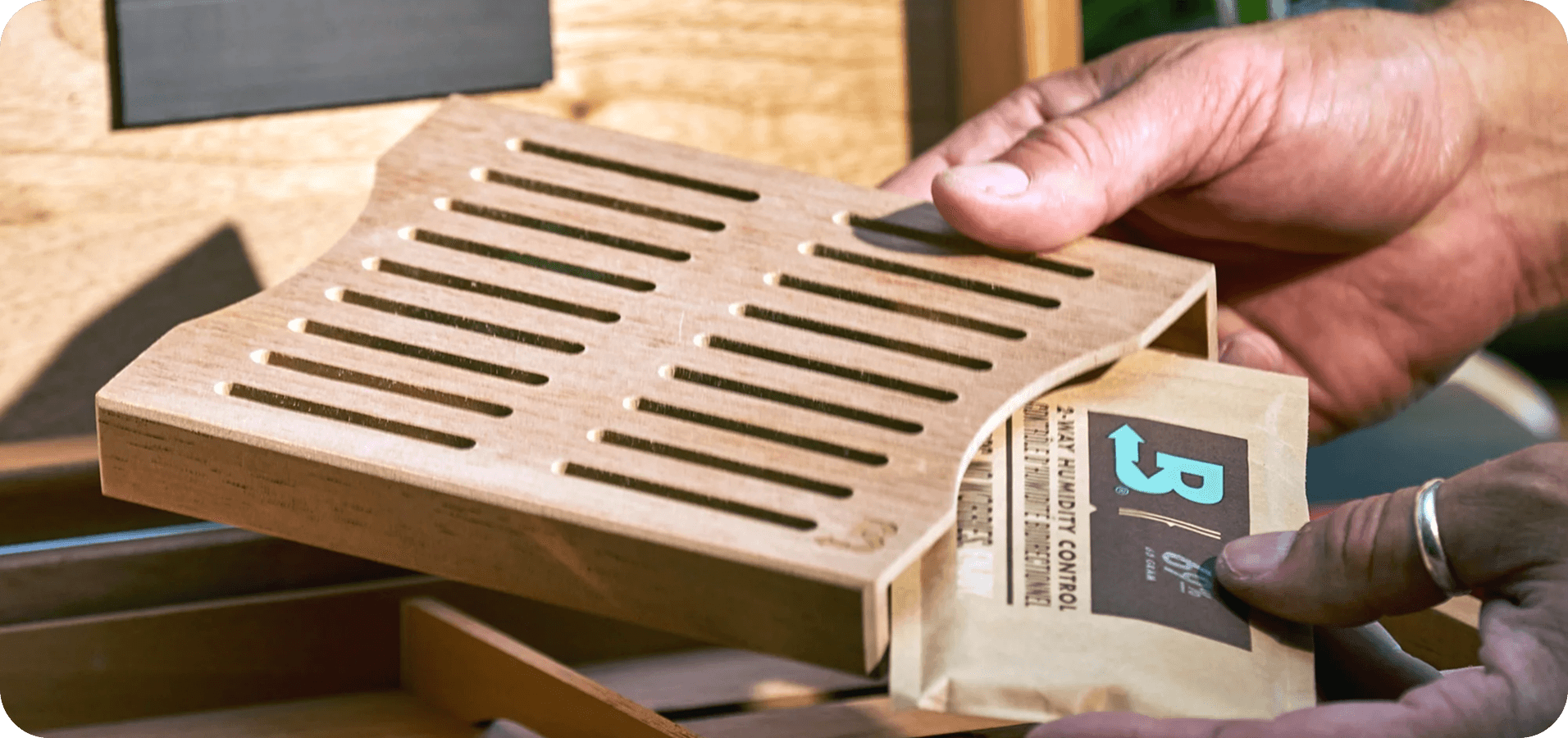 A Boveda pack holder
