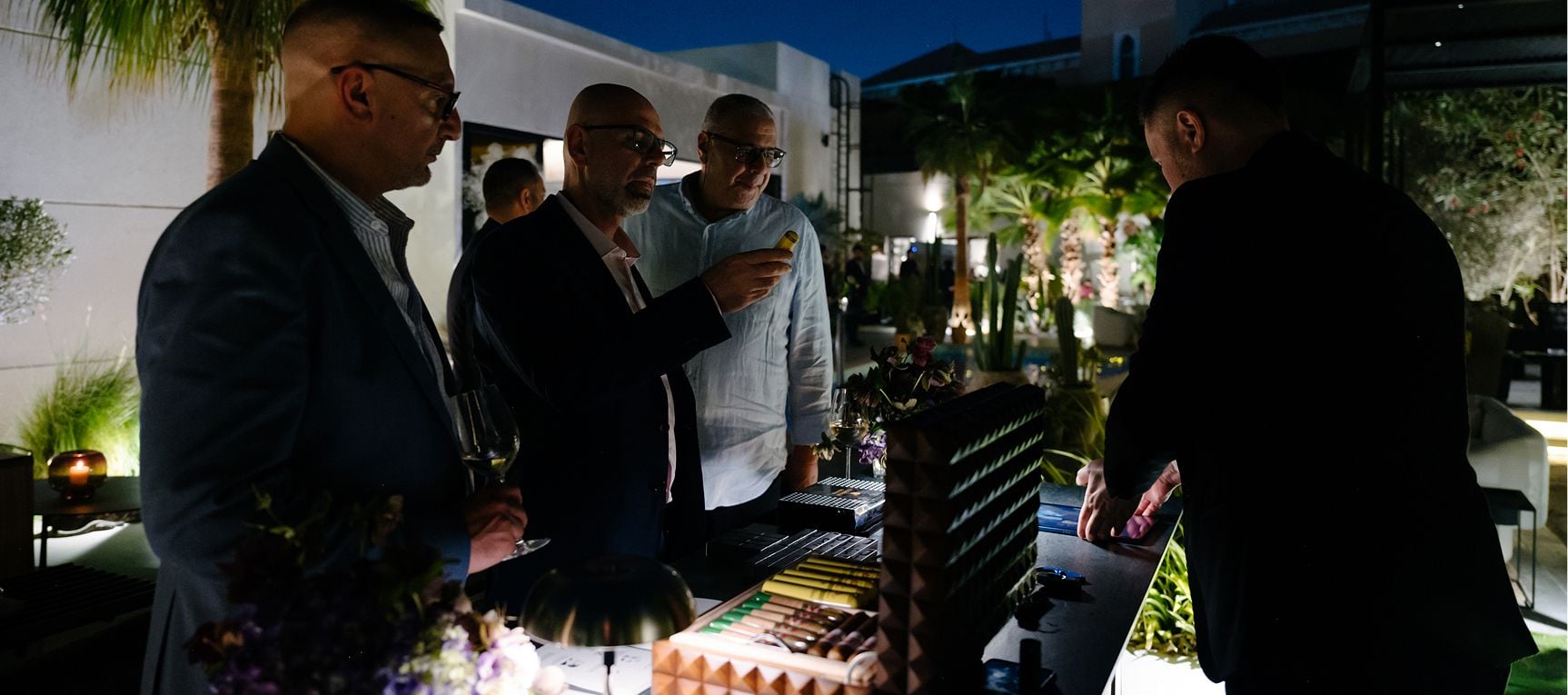 Two cigars: Claro (light) and Maduro (dark)