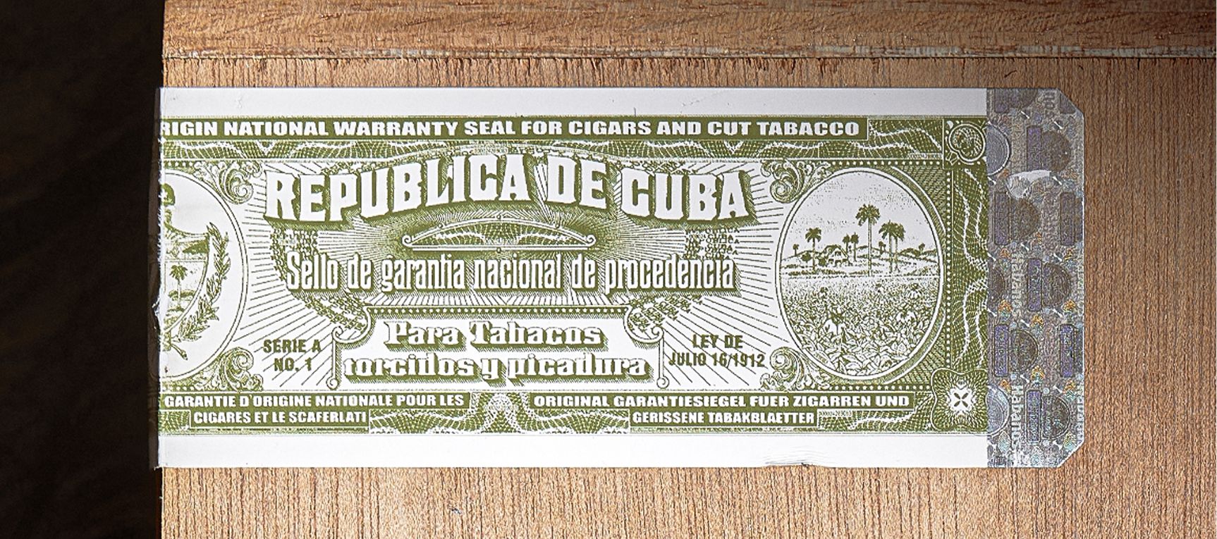 Macro: Habanos excise stamp and transport label