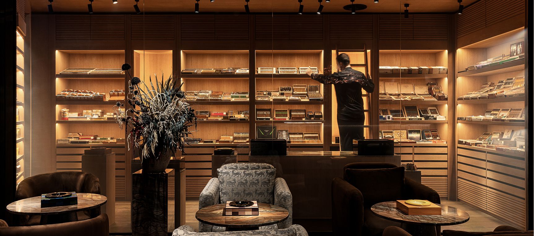 Pair vitolier guaranteeing authentic cigars
